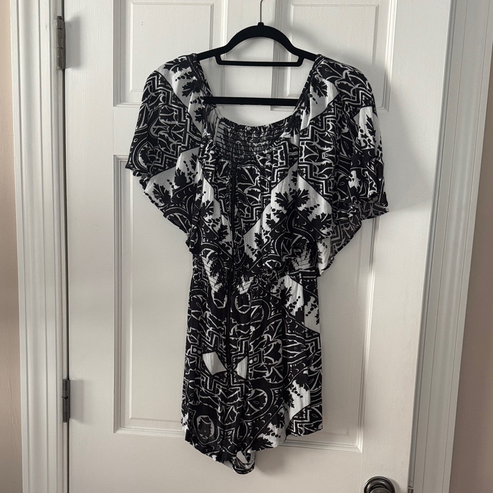 Alice + Olivia Monochrome Geometric Romper - Picture 4 of 4